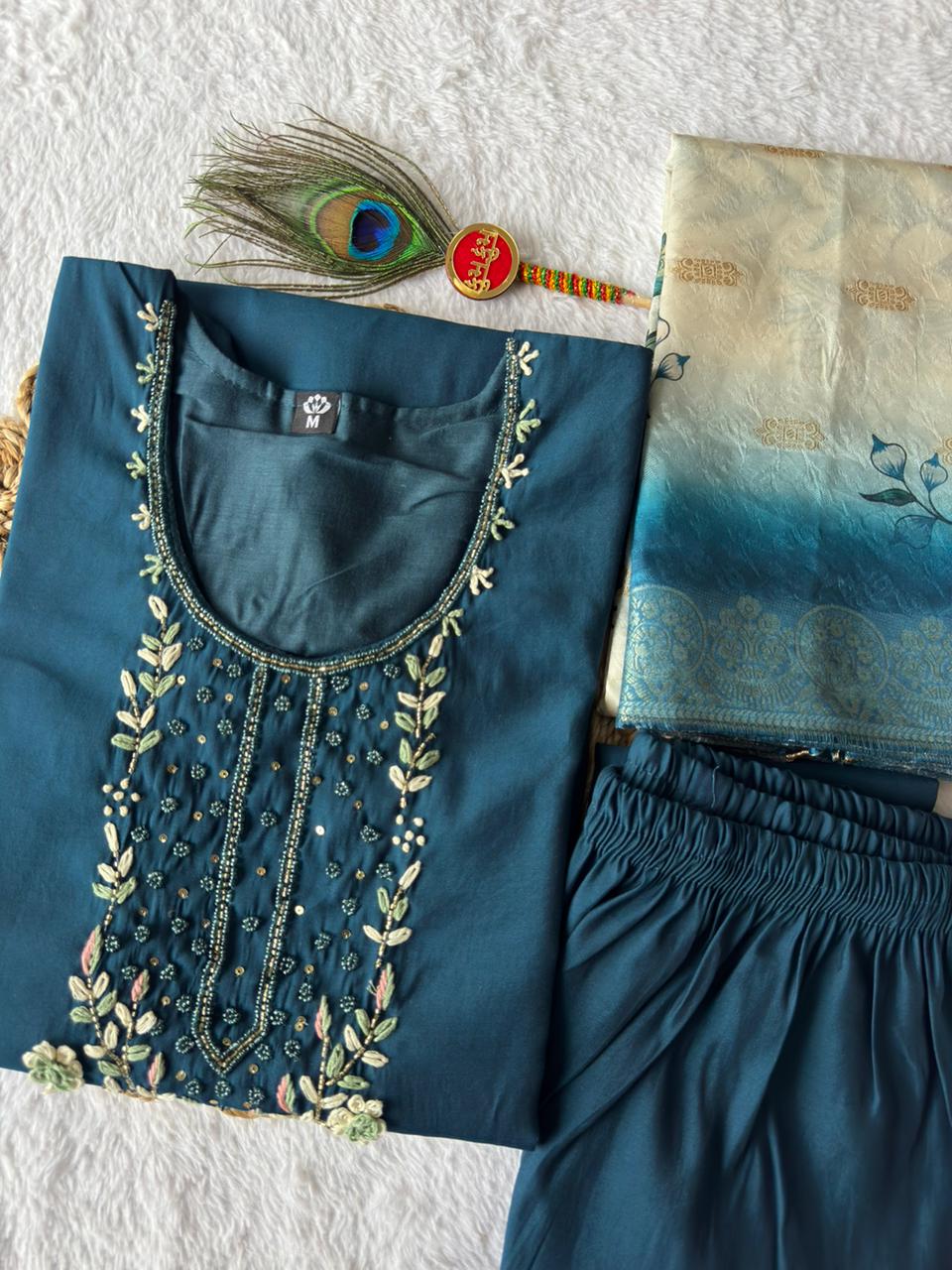 Morpich Kurti Pant Dupatta Set