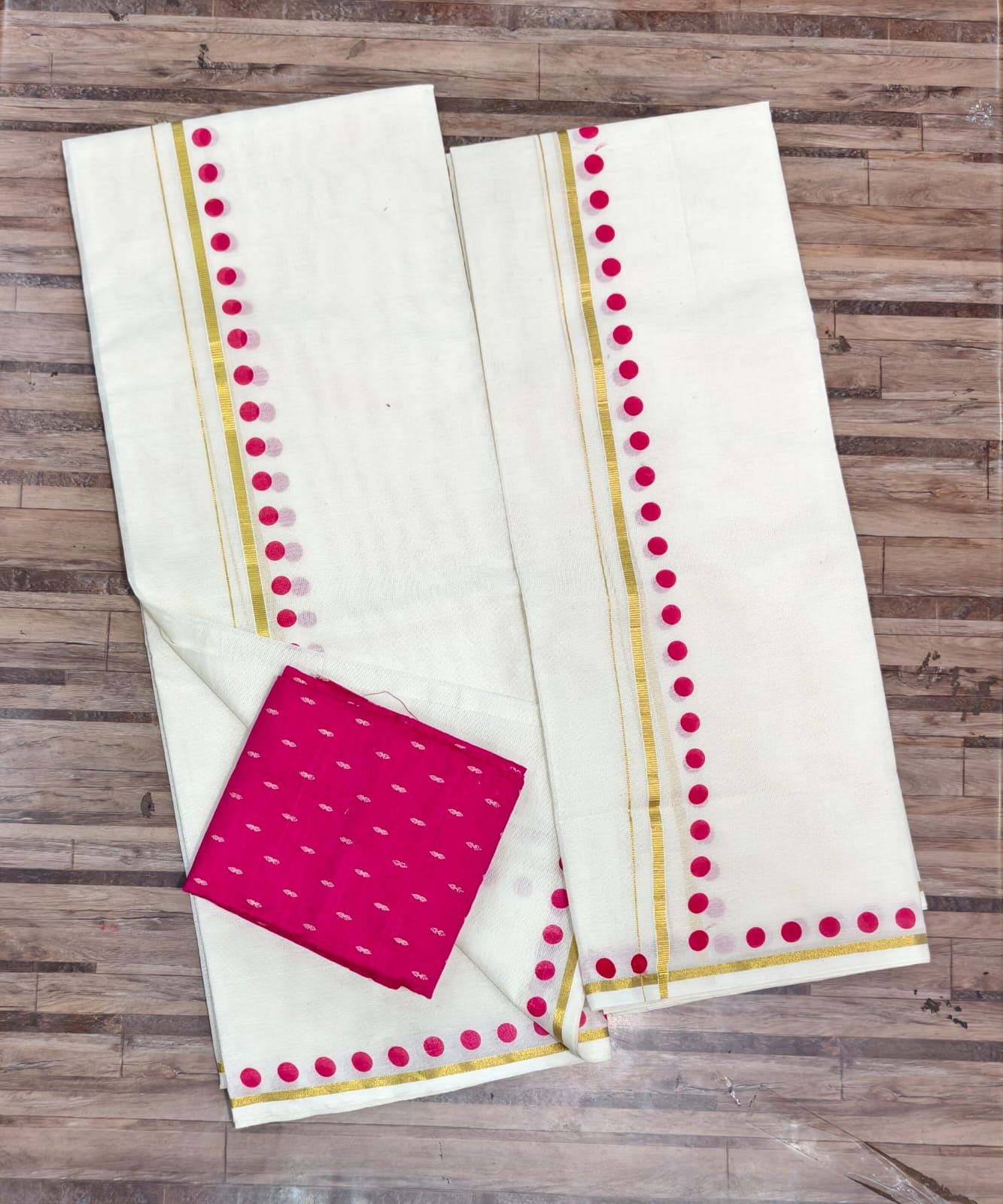 Light kasavu Puliyilakara Dots  Print SETTMUNDU