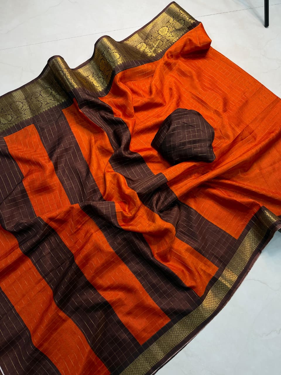 Heavy Linen Chex Blooming Saree
