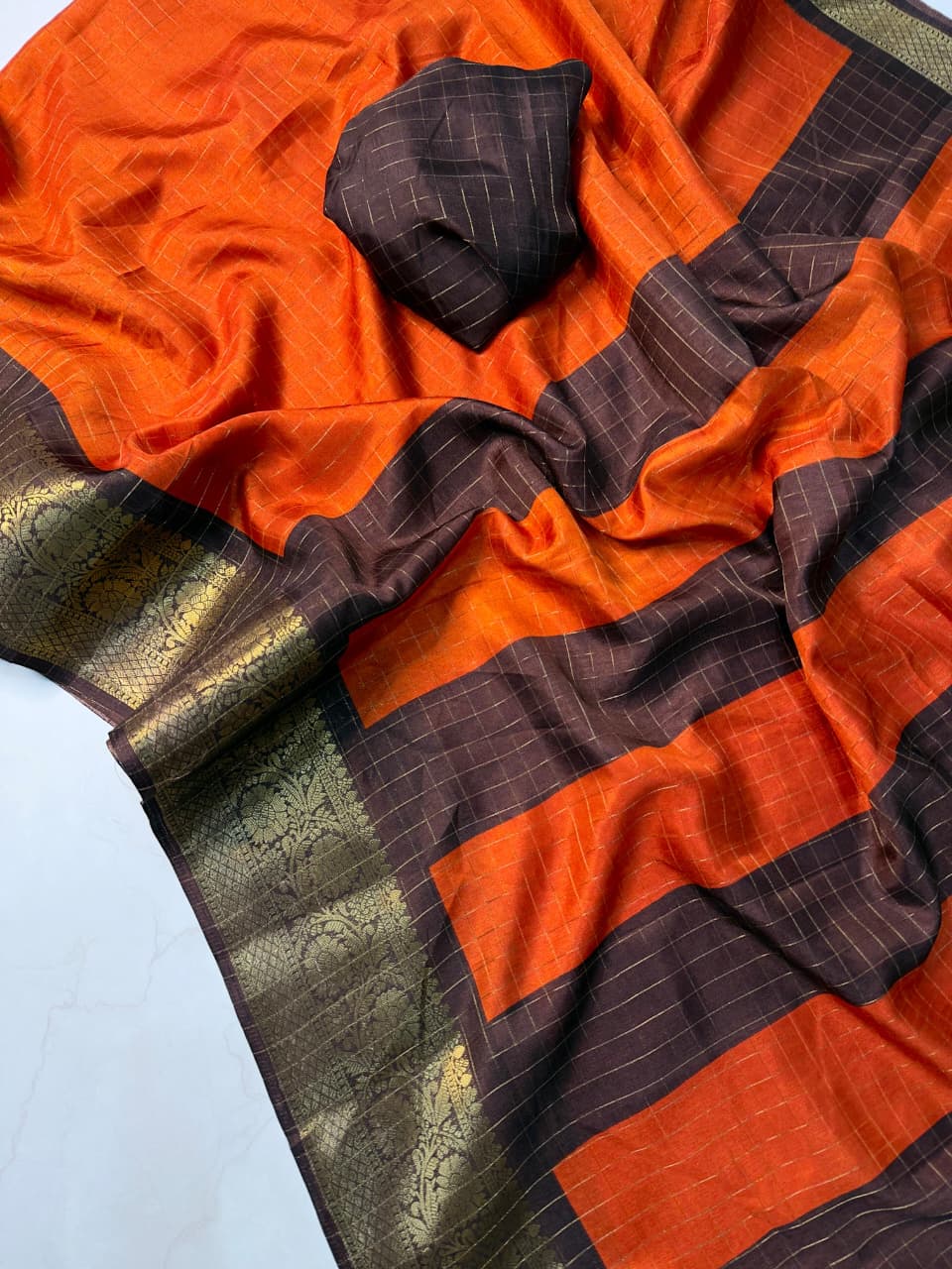 Heavy Linen Chex Blooming Saree